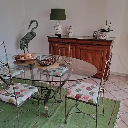 Comme Chez Vous *