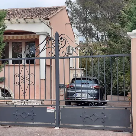 Comme Chez Vous *
